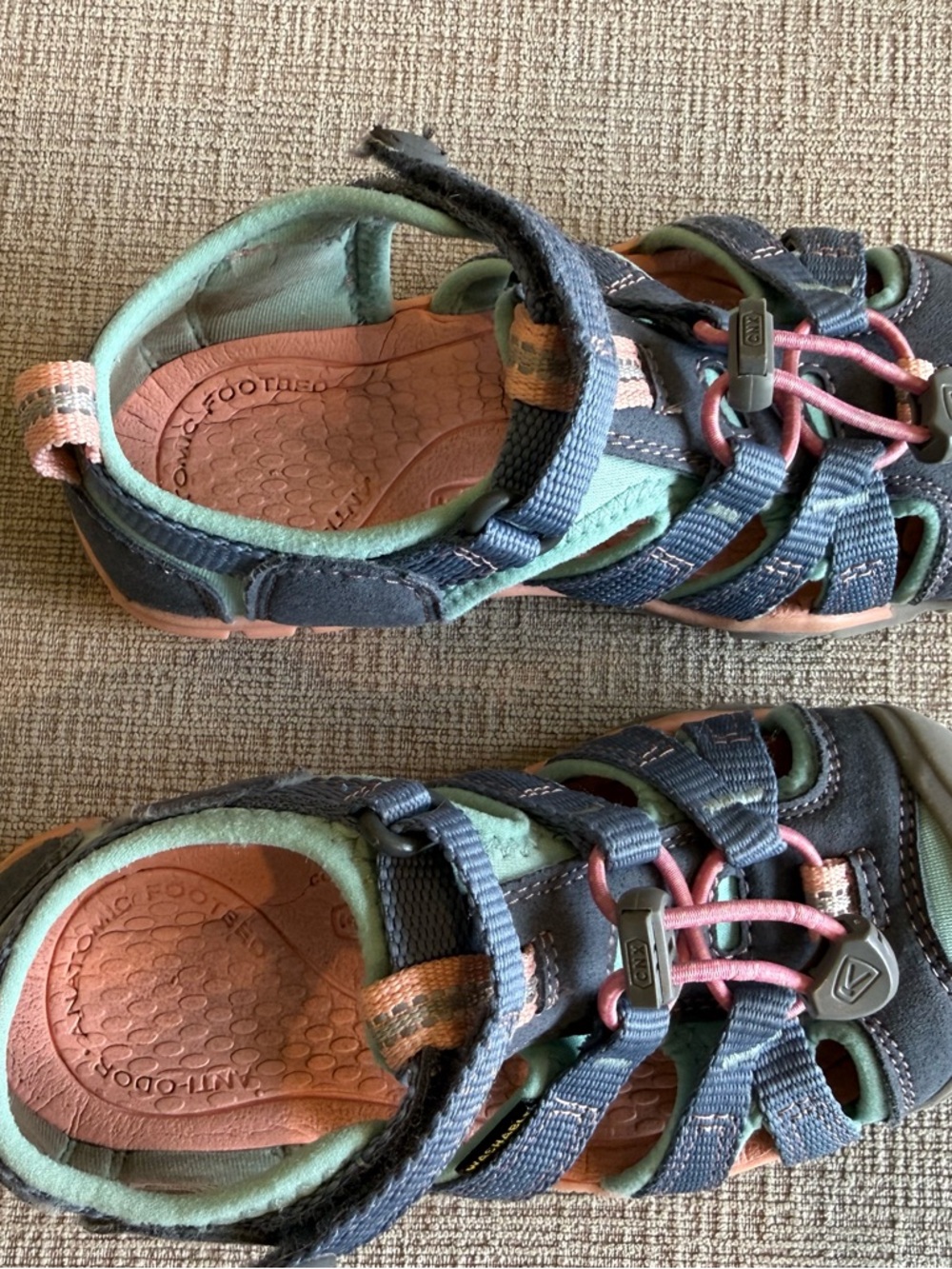 Keen Newport Girls Size 11 - Picture 4 of 5